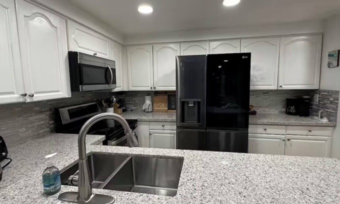 University City Condo | Cozy 1-bedroom pet friendly resort style living in San Diego UTC/lajollla