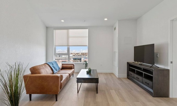 Aurora Apartment | Cozy 1-BR APT by Stanley Marketplace