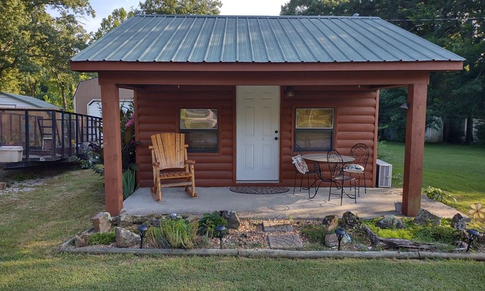 Mountain View Cabin | Cozy 1 Room Cabin