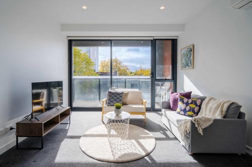Hawthorn Apartment | Cozy 1BR Apt Walk to Swinburne & Glenferrie Rd