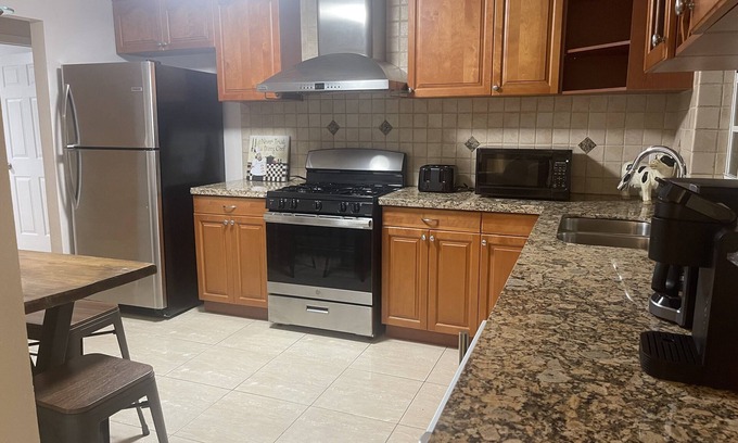 West Palm Beach House | Cozy 2 Acre Home Sleeps 8