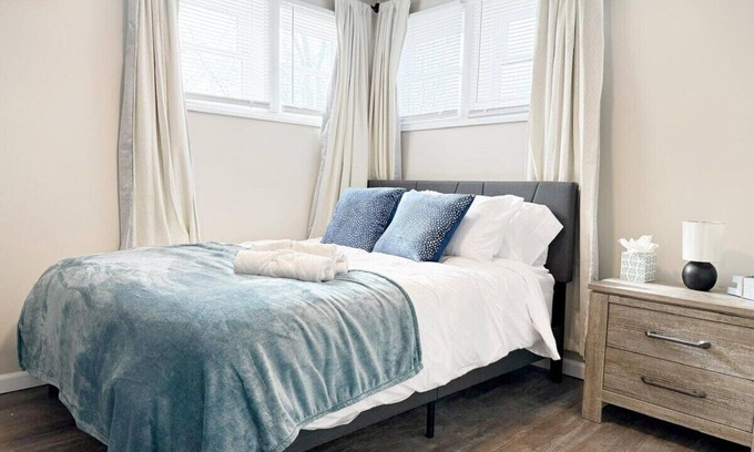 Evansville Apartment | Cozy 2-bedroom apartment in nice Evansville with AC, WiFi