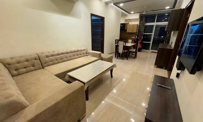Phagwara Apartment | Cozy 2-bedroom apartment in nice Khajurla with WiFi, AC