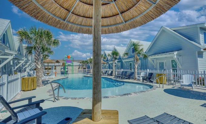 Corpus Christi Condo | Cozy 2-bedroom beach condo in charming Padre Island just steps from the beach