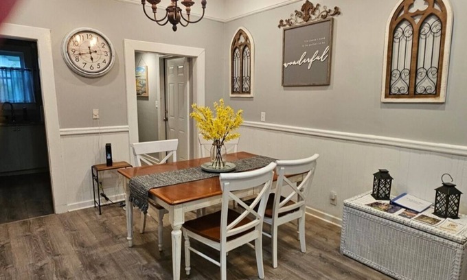 Eastside Condo | Cozy 2-bedroom condo in charming Savannah 10 minutes to downtown and river st