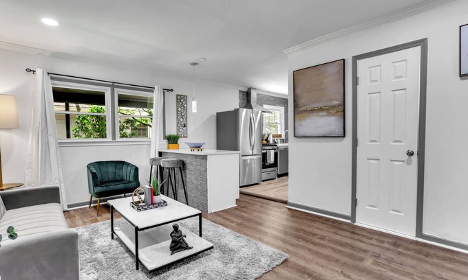 Atlanta House | Cozy 2-bedroom house with WiFi, AC in charming Atlanta.