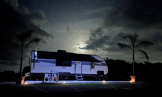 Islote House | Cozy 2-bedroom RV in amazing Islote with AC