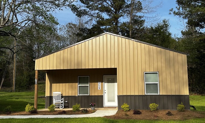 Meridian House | Cozy 2-BR house in a quiet country setting within minutes of Meridian w/WiFi