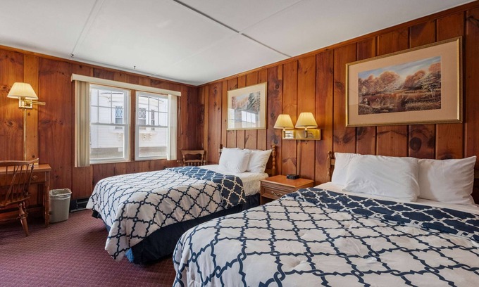 Littleton Hotel | Cozy 2 Double Beds - Heart of Littleton