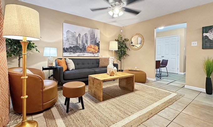 Chalmette House | Cozy 2BR/1BA Near Local Hotspots