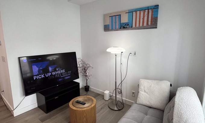 Bridgeland Apartment | Cozy 2BR+2Bathn 4-Min walk- Downtown Free parking!