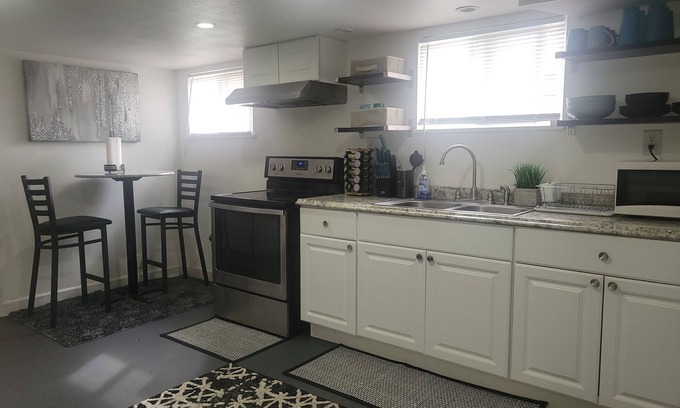 Brighton House | Cozy 2br bottom unit steps from Light Rail train