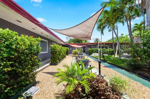 Downtown Hollywood Apartment | Cozy 2BR in Hollywood FL – Pet Friendly