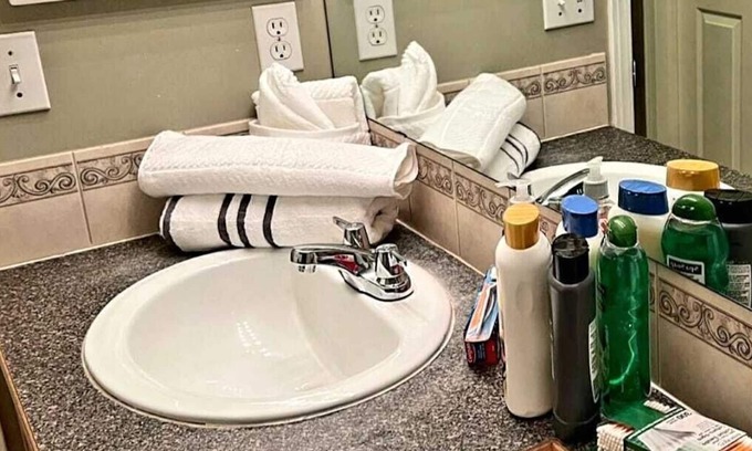 Calgary House | COZY 3 BEDROOM AND 2 BATHROOM MAIN FLOOR HOUSE NEAR CALGARY AIRPORT.