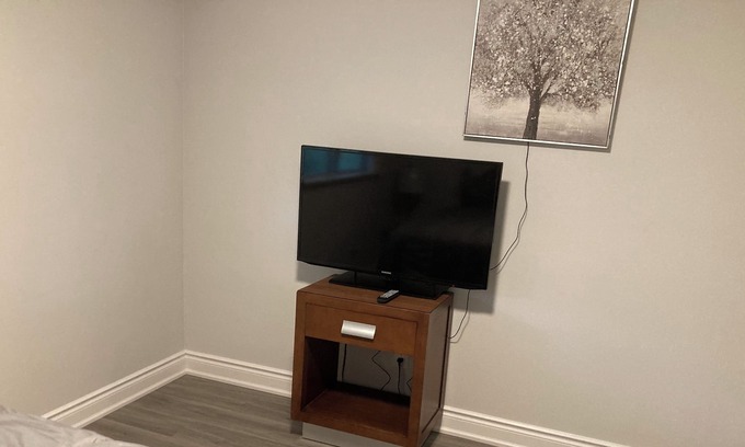 Georgetown House | Cozy 3 Bedroom, Bath and Kitchen in Georgetown ON CA