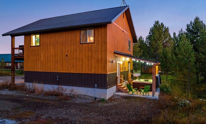 Island Park Apartment | Cozy 3 Bedroom cabin w/Hot Tub and Game Room!