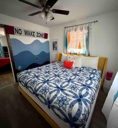 Kingston House | Cozy 3 Bedroom Cabin with Patio, Kids' Playground, and Large Grill