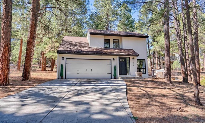 Flagstaff House | Cozy 3-Bedroom Retreat in Scenic Flagstaff