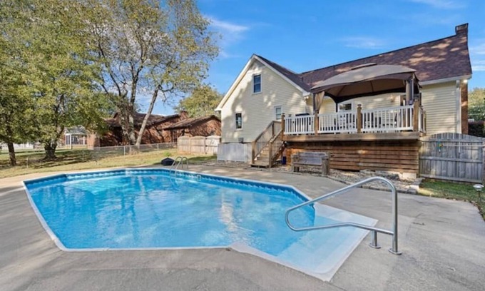 Huntersville House | Cozy 3 Bedroom with Pool