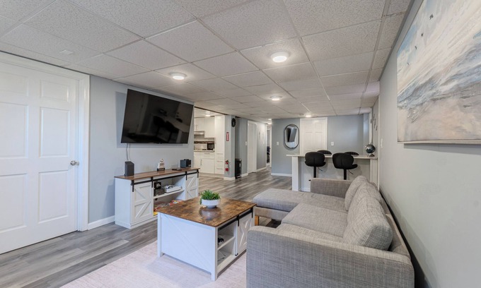 Revere Apartment | Cozy 3B near Beach/Boston