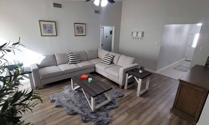 North Arlington House | Cozy 3BR Home w/ Huge Backyard-Near AT&T Stadium!