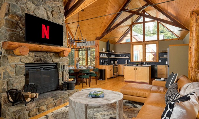 Saint Mary's Cabin | Cozy 4 Bedroom 2 Bathroom Cabin in Idaho Springs