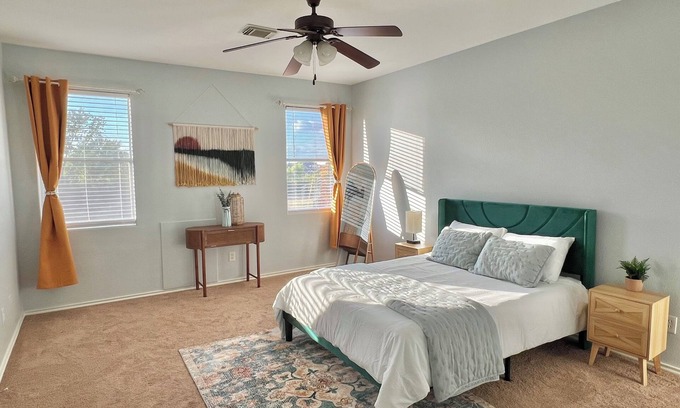 Pioneer Crossing House | Cozy 4-bedroom house in northeast Austin-sleeps 12 guests