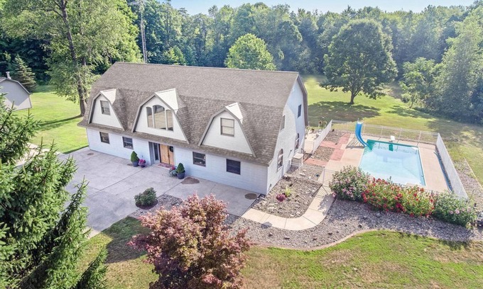 Paw Paw Lake House | Cozy 4-bedroom house in adorable Watervliet with fitness room, WiFi