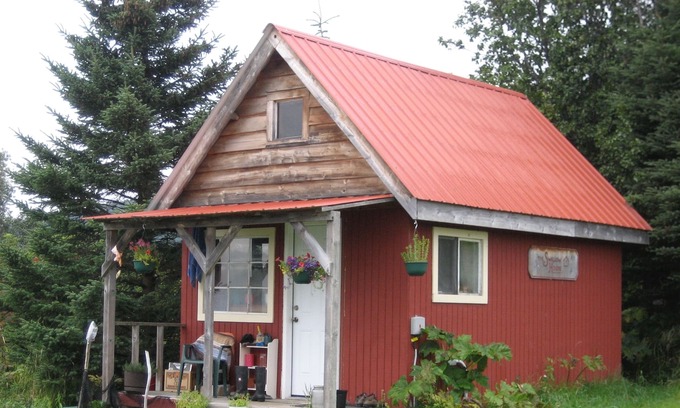 Kachemak Cabin | Cozy 4 person Cabin on historic Seaside Farm Songbird Sanctuary