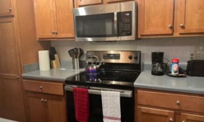 Henrico Apartment | Cozy Adorable 2 Bedroom Apartment in the Heart of it All!