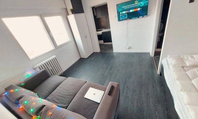 Sector 4 Apartment | Cozy and affordable Studio close to metro station