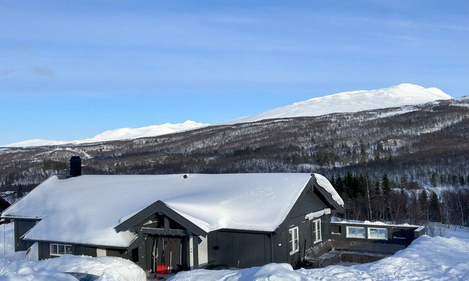 Tydal Cabin | Cozy and modern cabin with fantastic views of Stugusjøen and Sylan
