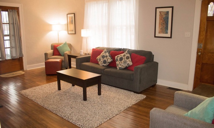Whitehaven House | Cozy and Peaceful Home minutes from Memphis Airport & Graceland