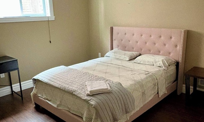 Woodslee House | Cozy and quiet room with high speed internet.
