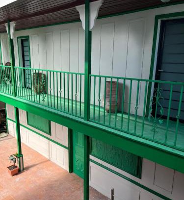 Noord Apartment | Cozy and quirky Wolf Apartment