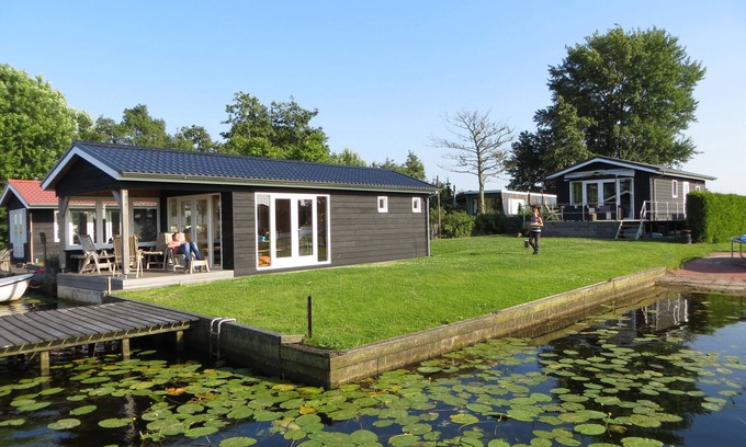 Municipality of Kampen House | Cozy and rustic cottage plus houseboat on the water