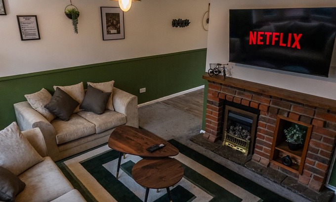Crawley House | Cozy and Stylish stays at Maiden Lane