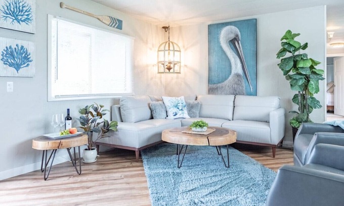 Grayland House | Cozy and Stylish-Walk To The Beach - Sleeps 5