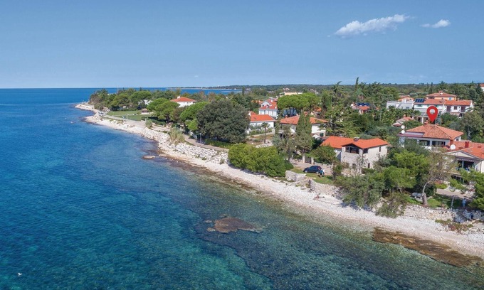 Lovrecica Apartment | Cozy apartment in Lovrecica with WiFi