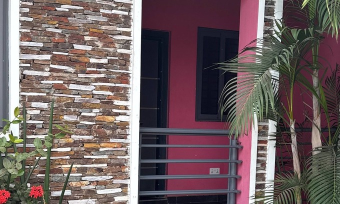 Accra Apartment | Cozy apartment in lovely Accra with WiFi, AC .