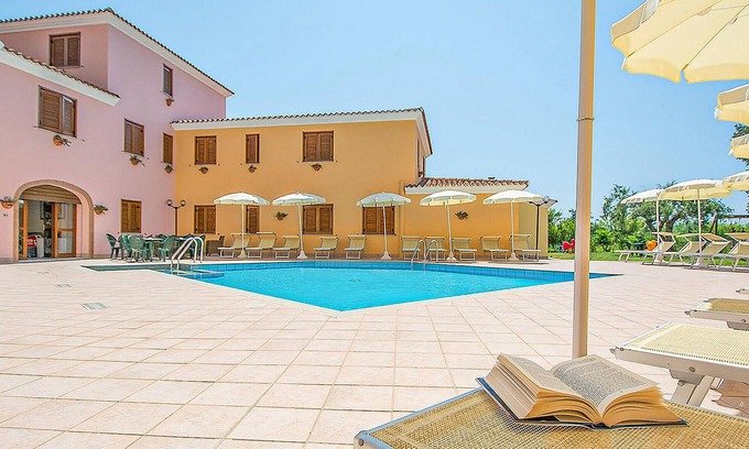 Sos Alinos Apartment | Cozy apartment in Orosei with WiFi