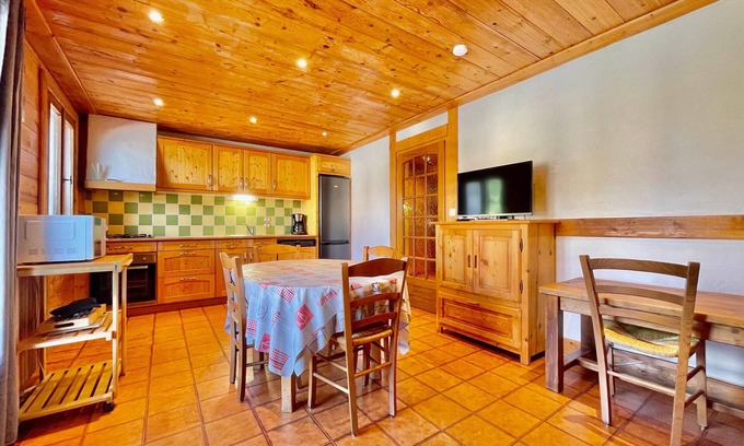 Crest-Voland Apartment | Cozy apartment, ski-in ski-out, balcony, parking