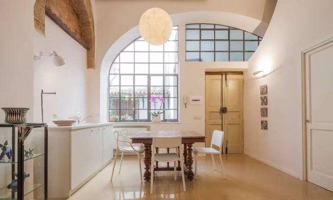 Historical Downtown Salerno Apartment | Cozy apartment two minutes from Teatro Verdi and Villa Comunale