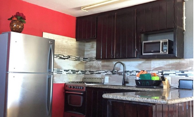 George Town Apartment | Cozy apartment with beach 7 mins drive away. CAR RENTAL , A.C , CABLE,WIFI,