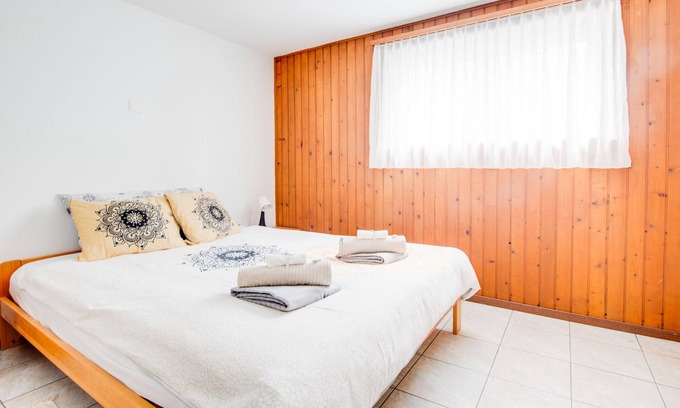 Torre Apartment | Cozy apartment with garden, veranda and mountain view