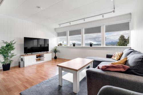 Tromso Apartment | Cozy Arctic Hideaway l Fireplace l Parking