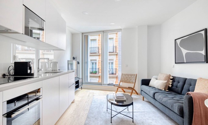 Moncloa - Arguelles Apartment | Cozy Argüelles Studio, near Royal Palace and Madrid Rio, by Blueground