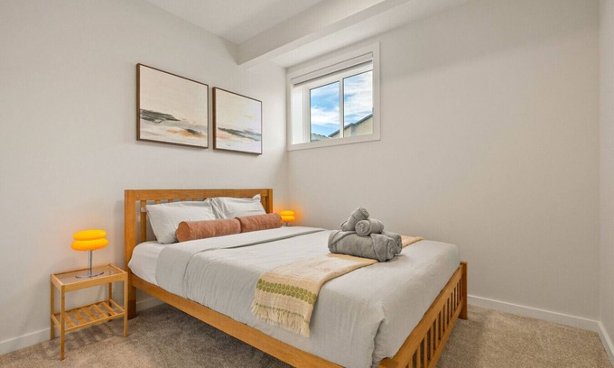 Calgary Condo | Cozy Basement 2 BR Suite » 2 Queens » Games & More