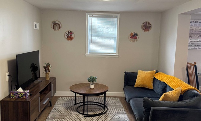 Benson House | Cozy basement suite in Benson-Close to downtown, hospital, restaurants, shopping