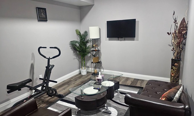 Northeast Edmonton House | Cozy Basement Suite with Free wifi and private entrance